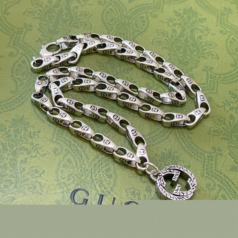 G*u*i necklaces